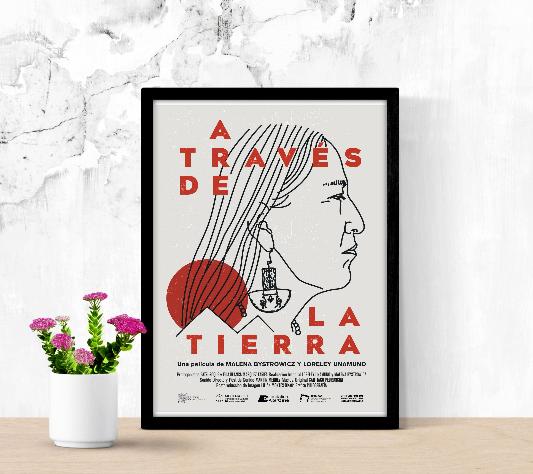 A través de la tierra framed poster