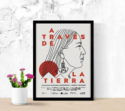 A través de la tierra framed poster