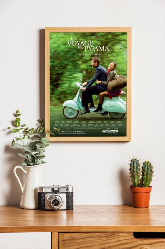 Le voyage en pyjama - framed poster