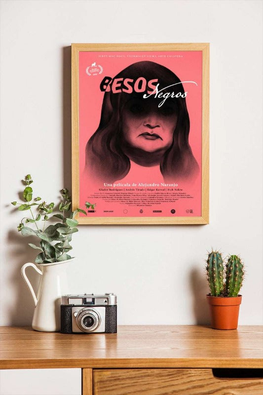 Besos negros - framed poster