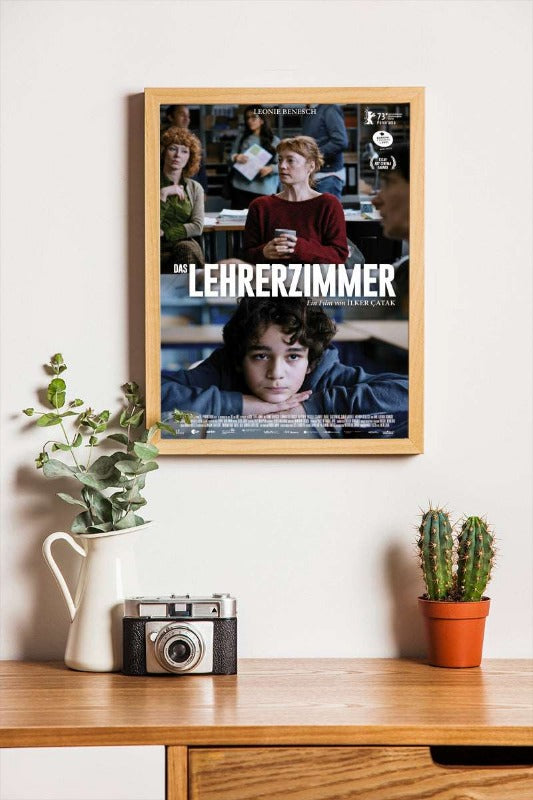 Das Lehrerzimmer - framed poster