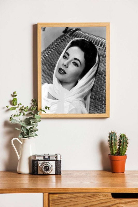 Elizabeth Taylor (Giant) - framed poster