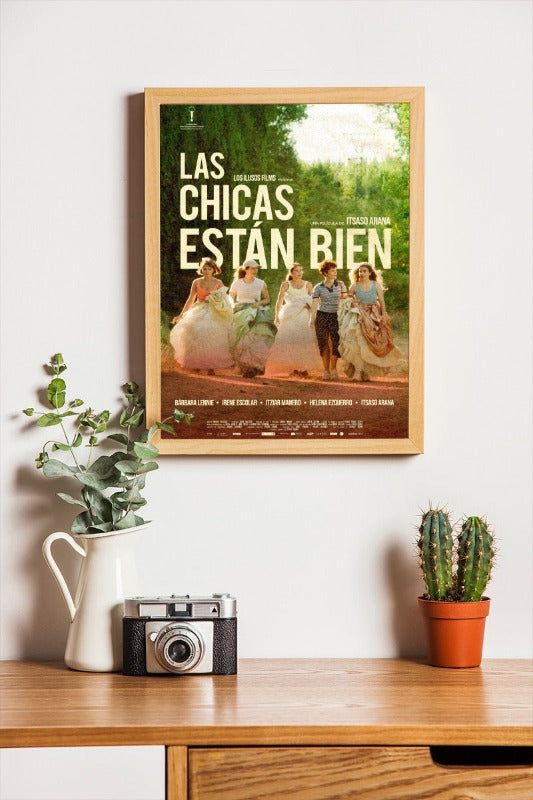 Las chicas estan bien - framed poster