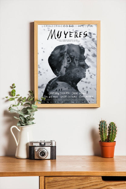 Muyeres - framed poster